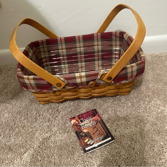 Longaberger 2001 Medium Chore Basket with Plaid Liner & Protector - Picture 1 of 12
